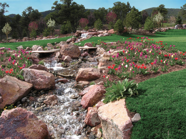 backyard-golf-waterfall